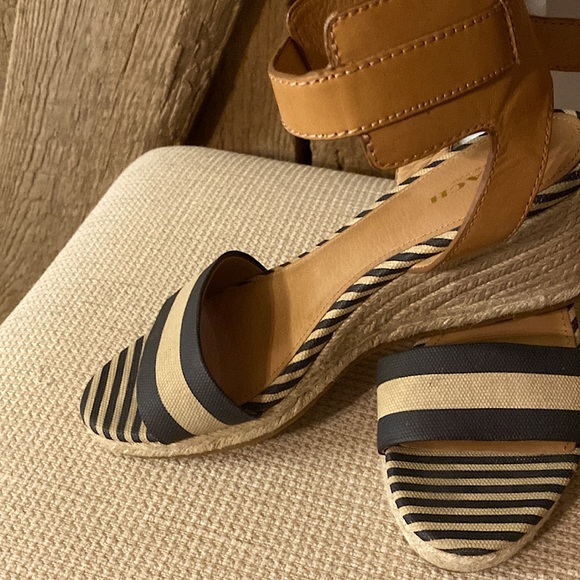 Coach women wedge sandals.Size 8.Navy Blue & tan. Very comfortable. - Picture 2 of 6